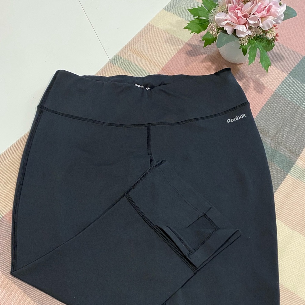 🧘‍♀️ Reebok Yoga Capris Crops Black Calf Slits Workout Gym Pants Leggings